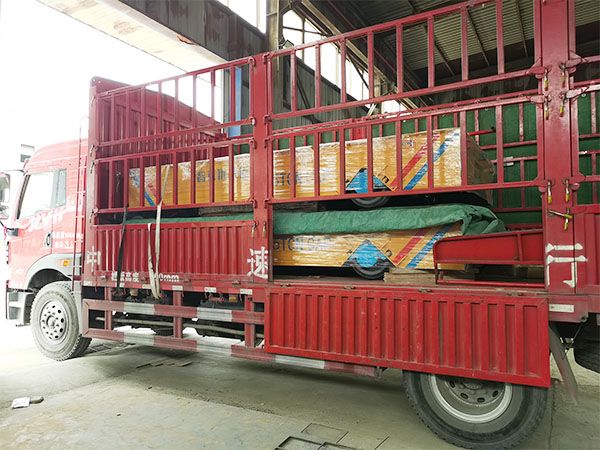 蓄電池軌道平車發(fā)貨現(xiàn)場(chǎng)
