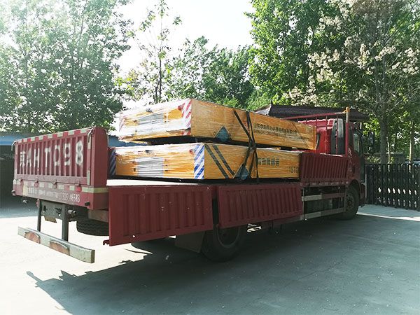 無軌電動(dòng)平車發(fā)貨現(xiàn)場(chǎng)