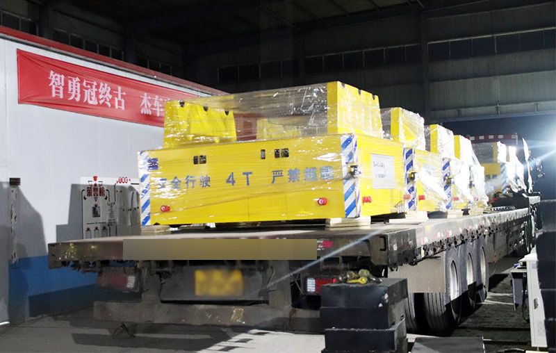 大連某客戶陰極輥軌道電動(dòng)運(yùn)輸車成功交付